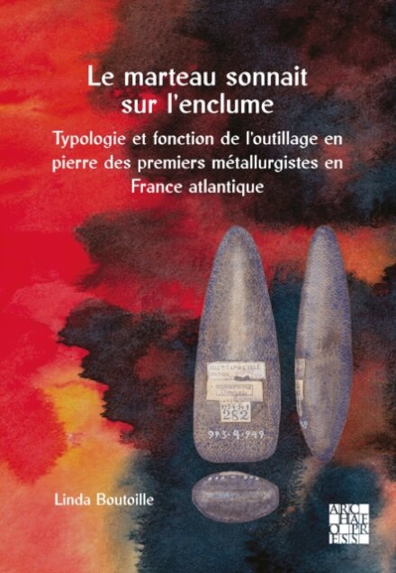 Le marteau sonnait sur l’enclume