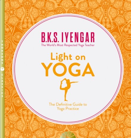 Light on Yoga : The Definitive Guide to Yoga Practice